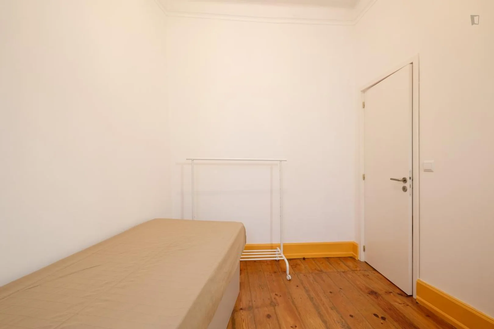 Habitación estudiantil económica con ubicación conveniente en