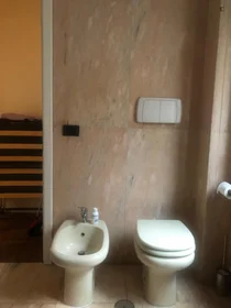 Stanza privata in Via Cipro, immagine 14 di 20