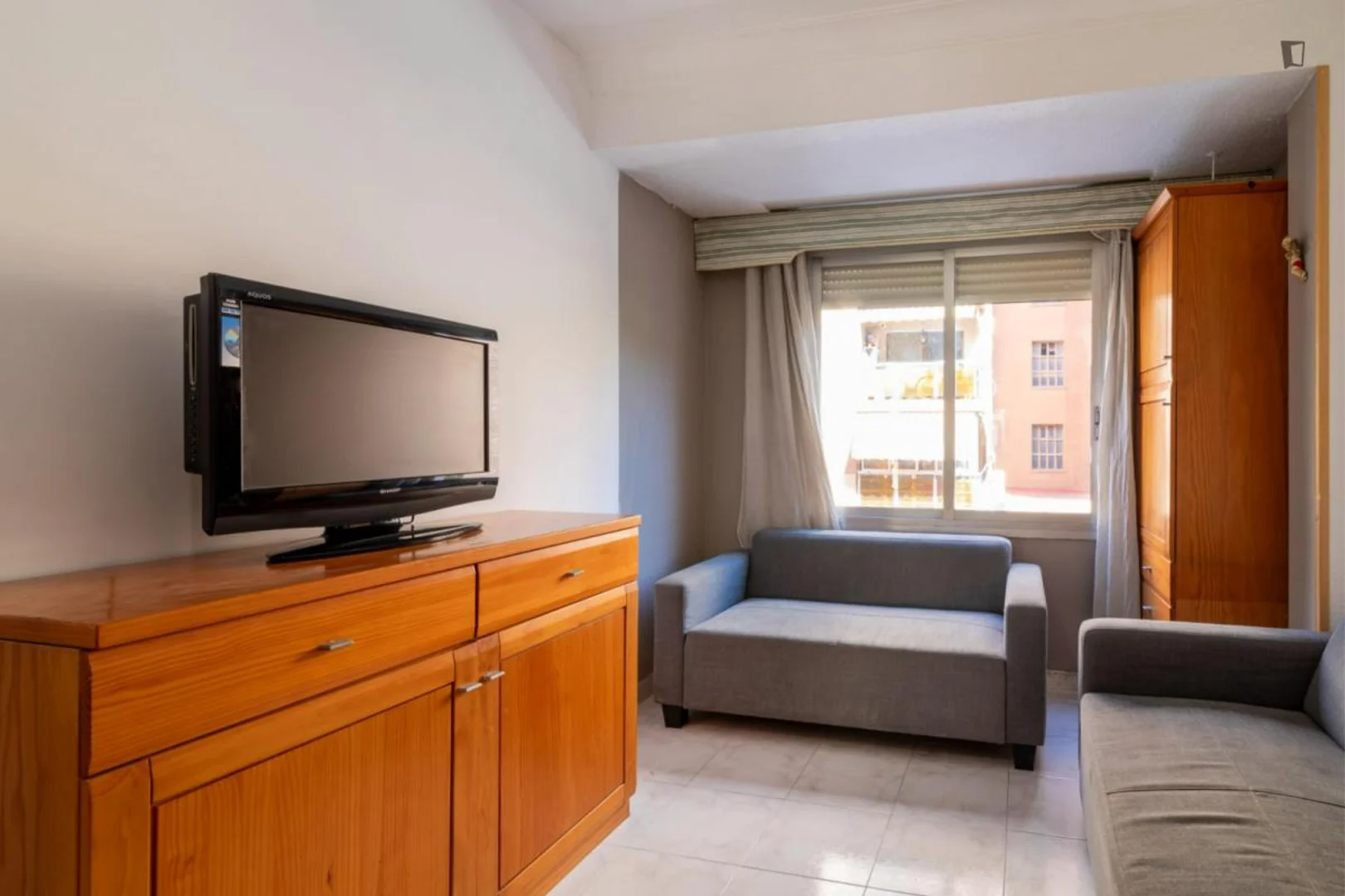 Quarto amigo do estudante em  com comodidades modernas