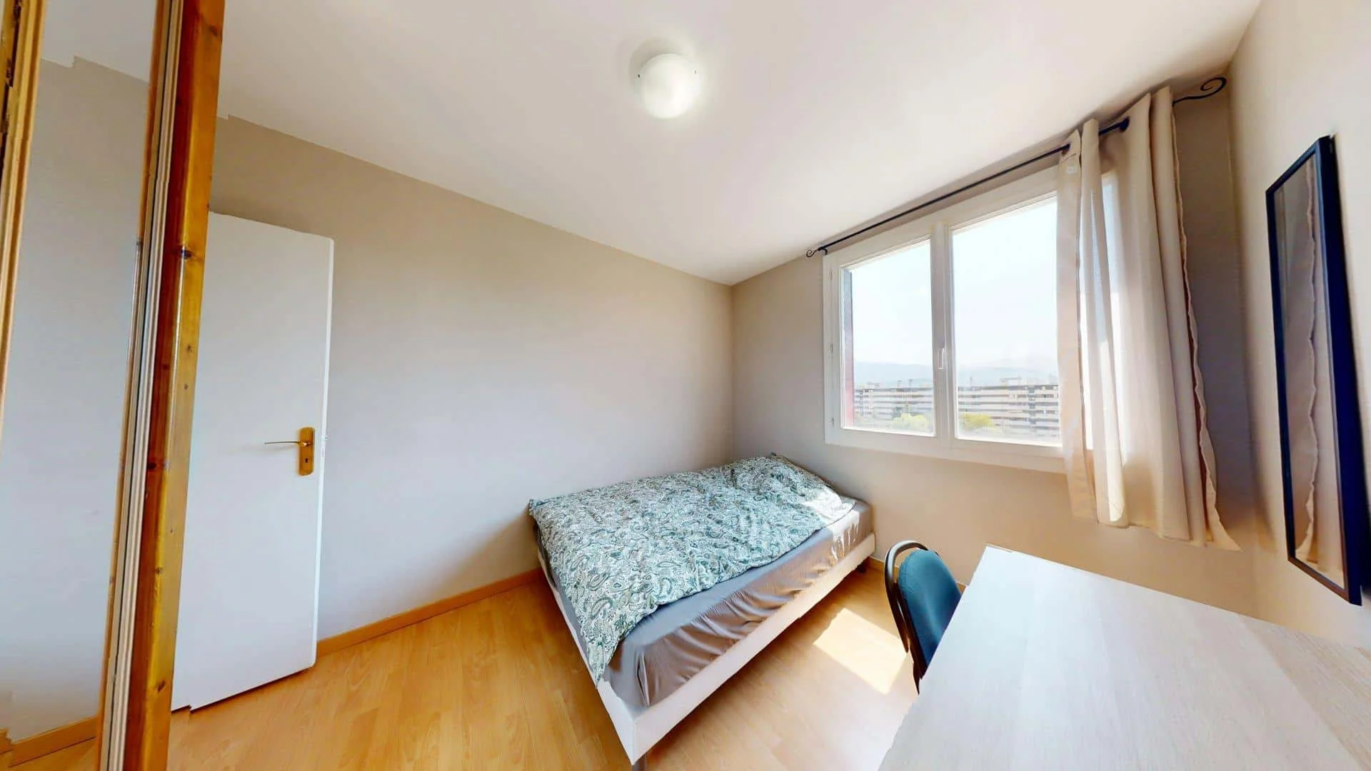 Chambre d'étudiant économique avec emplacement pratique dans 