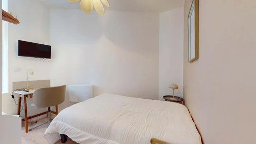 Private room at 79 Bis Rue d'Artois, 59000 Lille, France, image 1 of 18