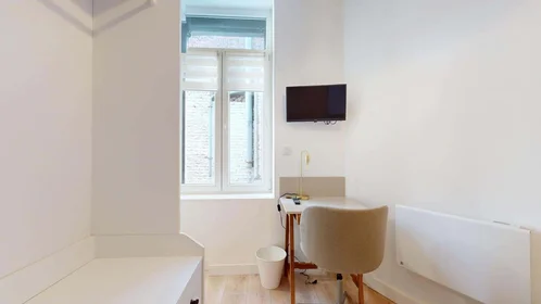 Private room at 79 Bis Rue d'Artois, 59000 Lille, France, image 4 of 18