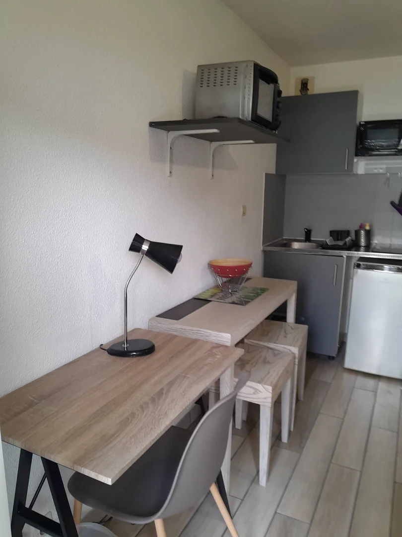 Apartamento estúdio chique perto do campus em 
