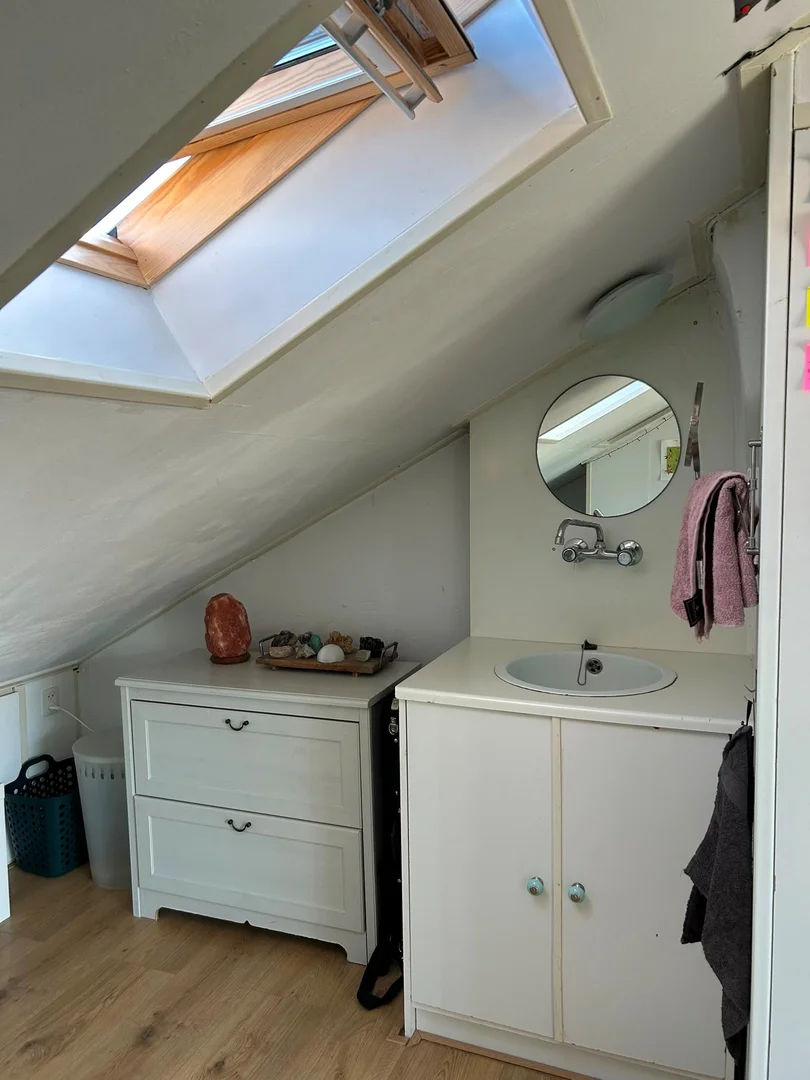 Quarto amigo do estudante em  com comodidades modernas