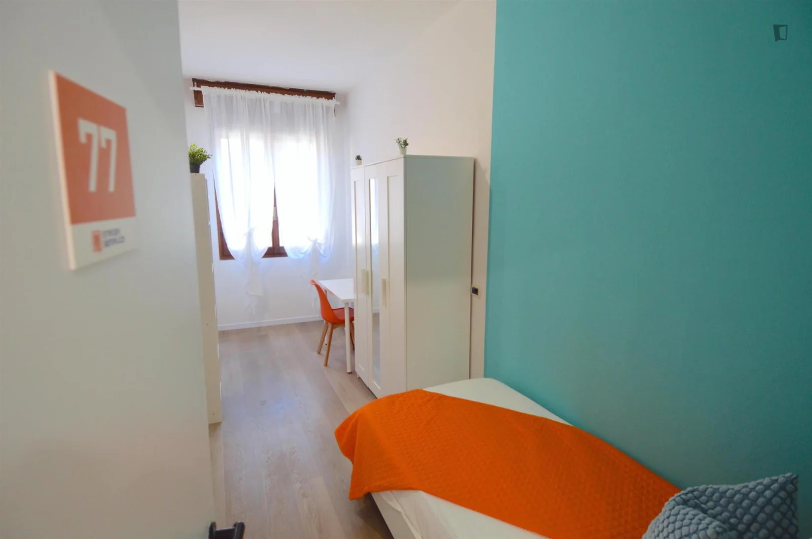 Cozy room for students available in 