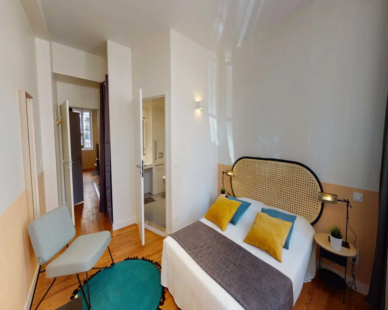 Habitación estudiantil amplia y cómoda en