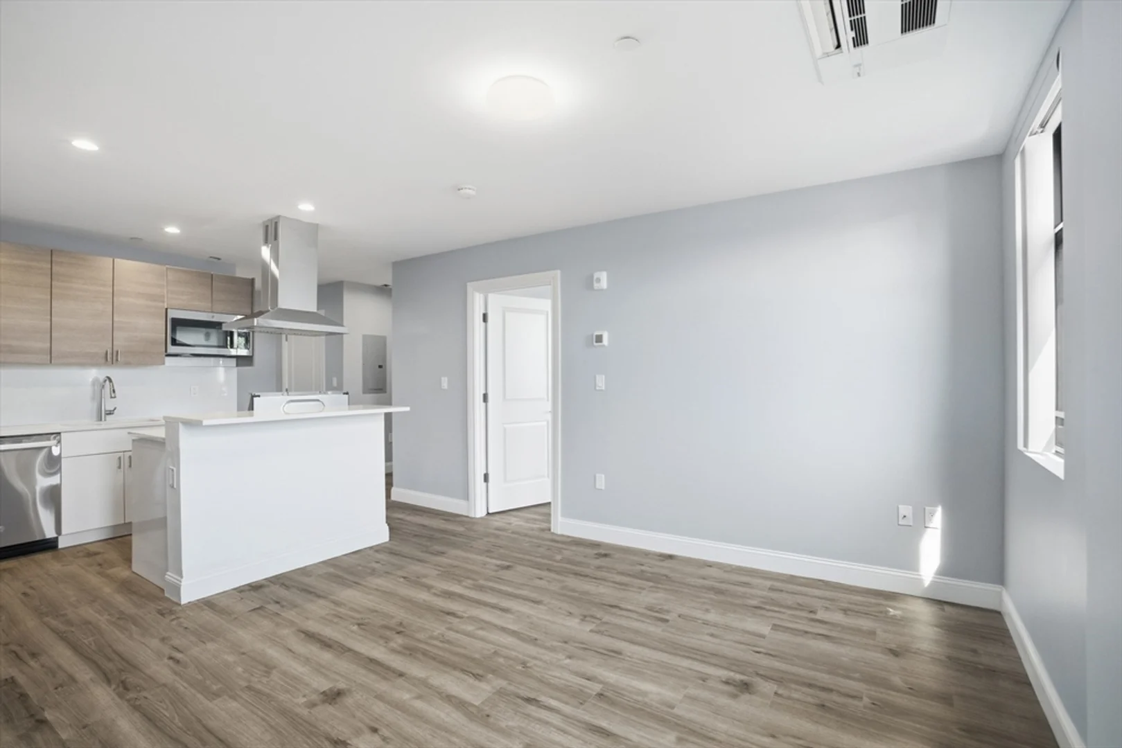 632, Centre St., Unit 305, Jamaica Plain, Boston, MA, 02139