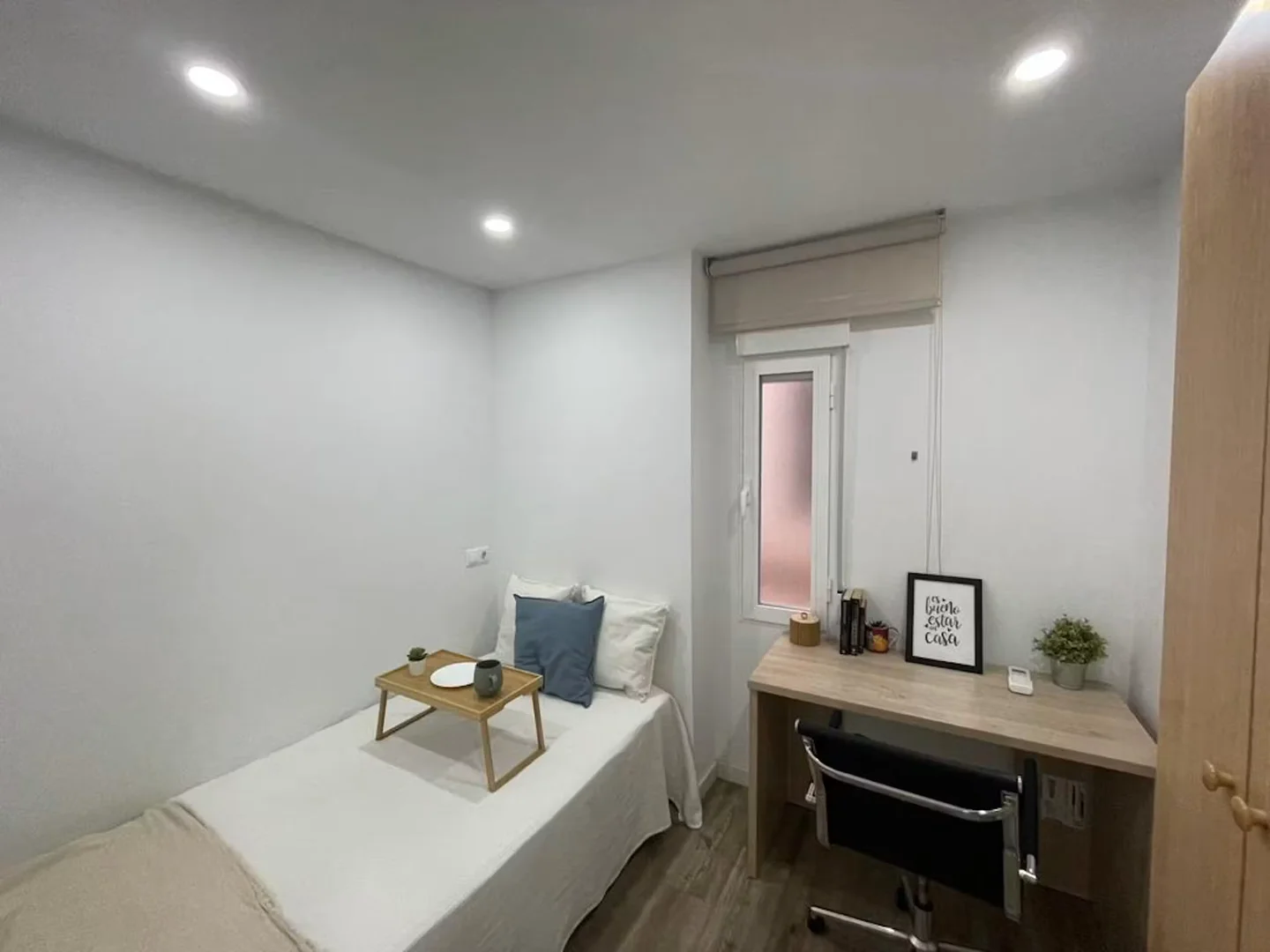 Habitación en apartamento estudiantil en alquiler en , completamente amueblado