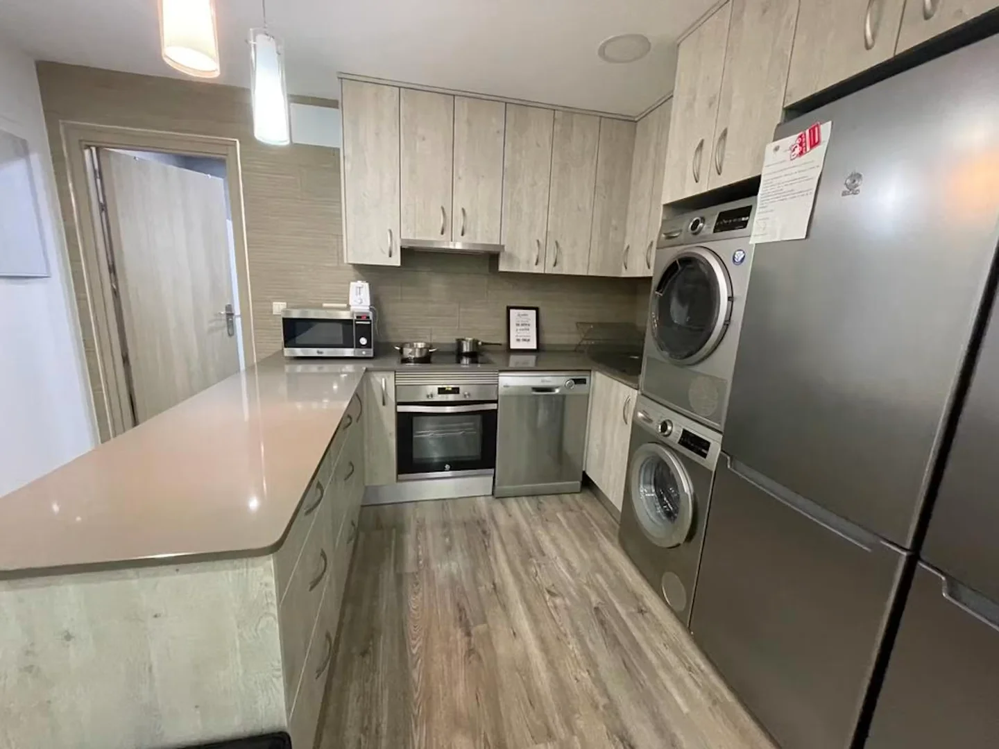 Habitación estudiantil amplia y cómoda en 