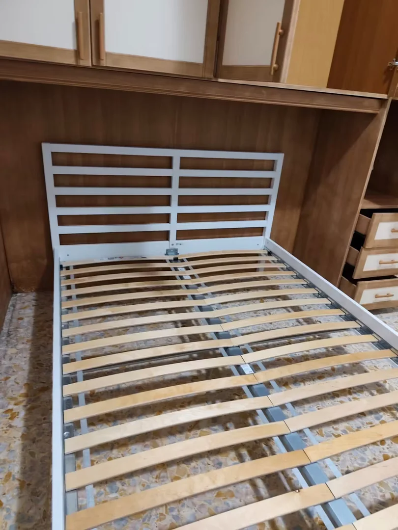 Stanza per studenti luminosa e ariosa con facile accesso all'università a 
