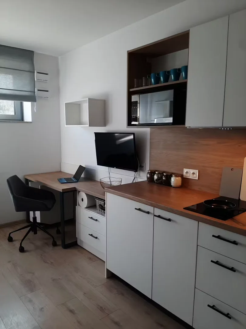 Dyrekcyjna, Krzyki