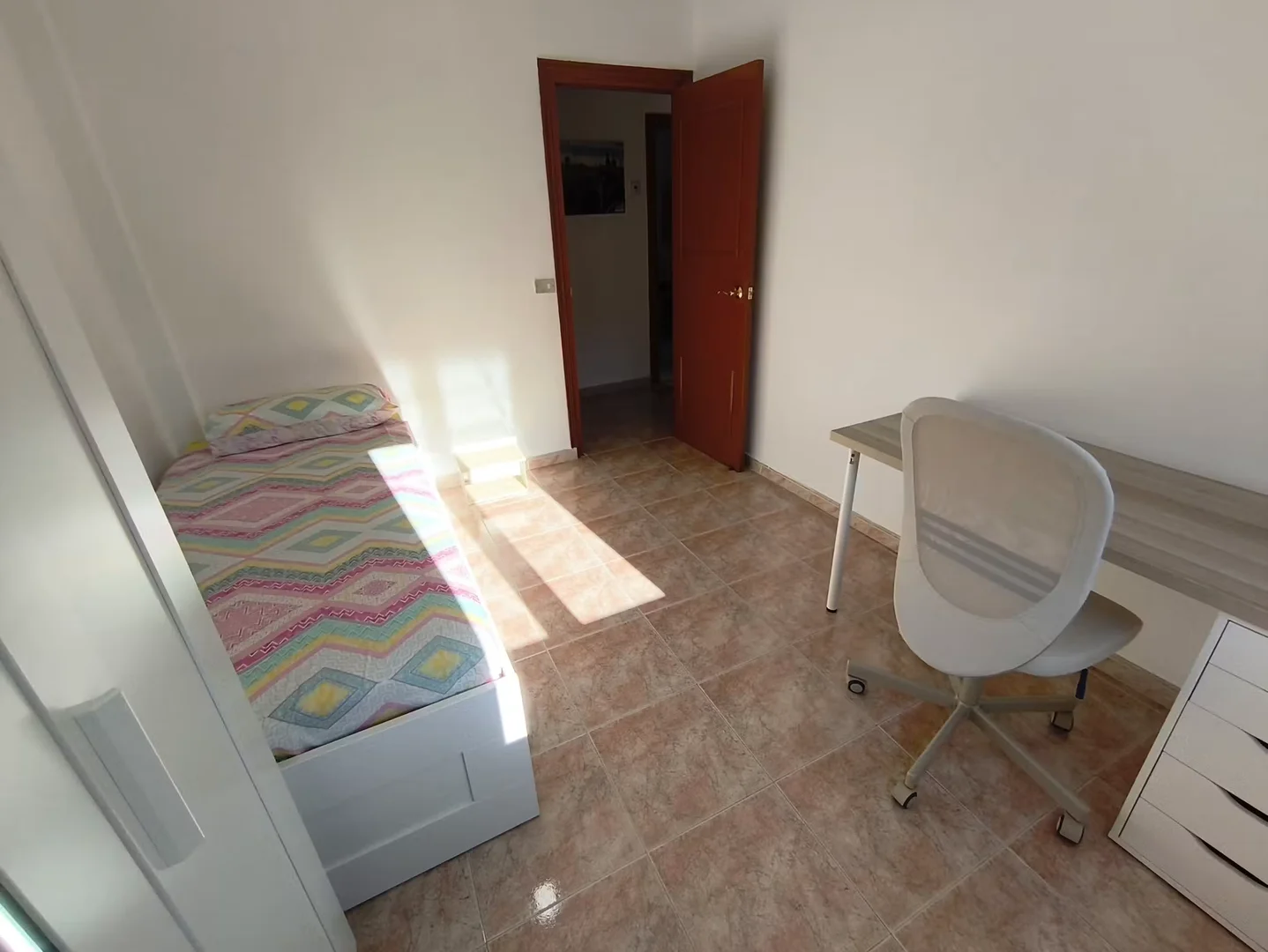Economical student room with convenient location in 