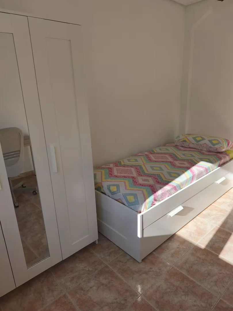 Cozy room for students available in 