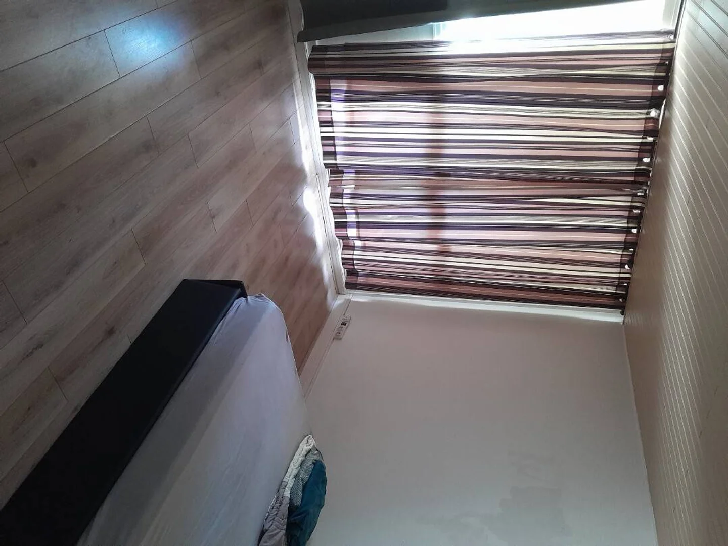'de modern olanaklara sahip öğrenci dostu oda