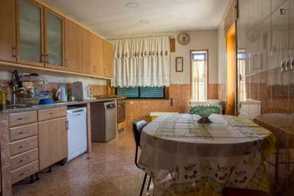 Private room at Rua do Cerco do Porto, image 11 of 13