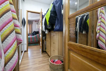 Private room at Rua do Cerco do Porto, image 4 of 13