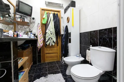 Private room at Rua do Cerco do Porto, image 8 of 13