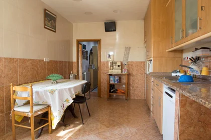 Private room at Rua do Cerco do Porto, image 9 of 13