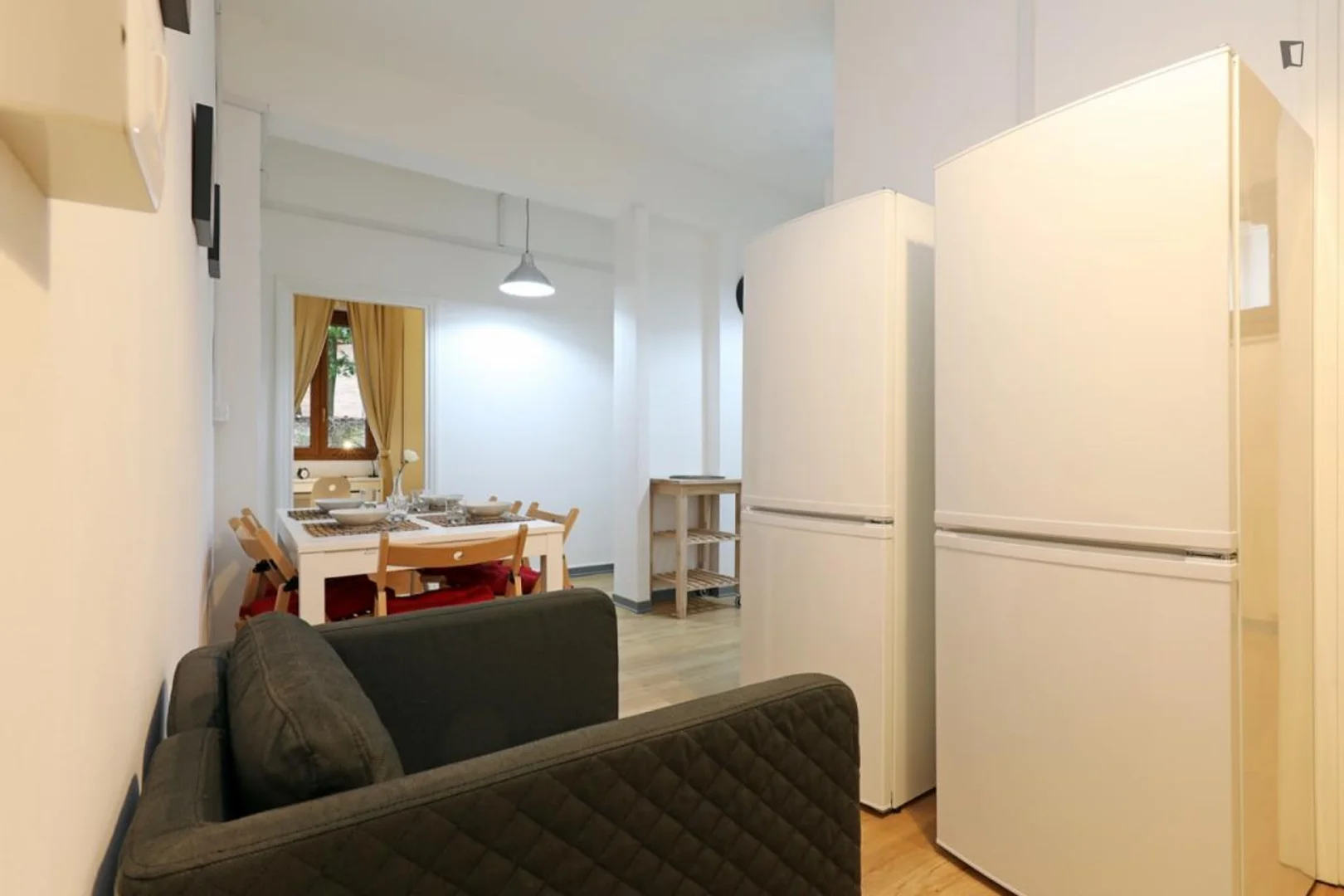 Affordable room for students with ample lighting in 