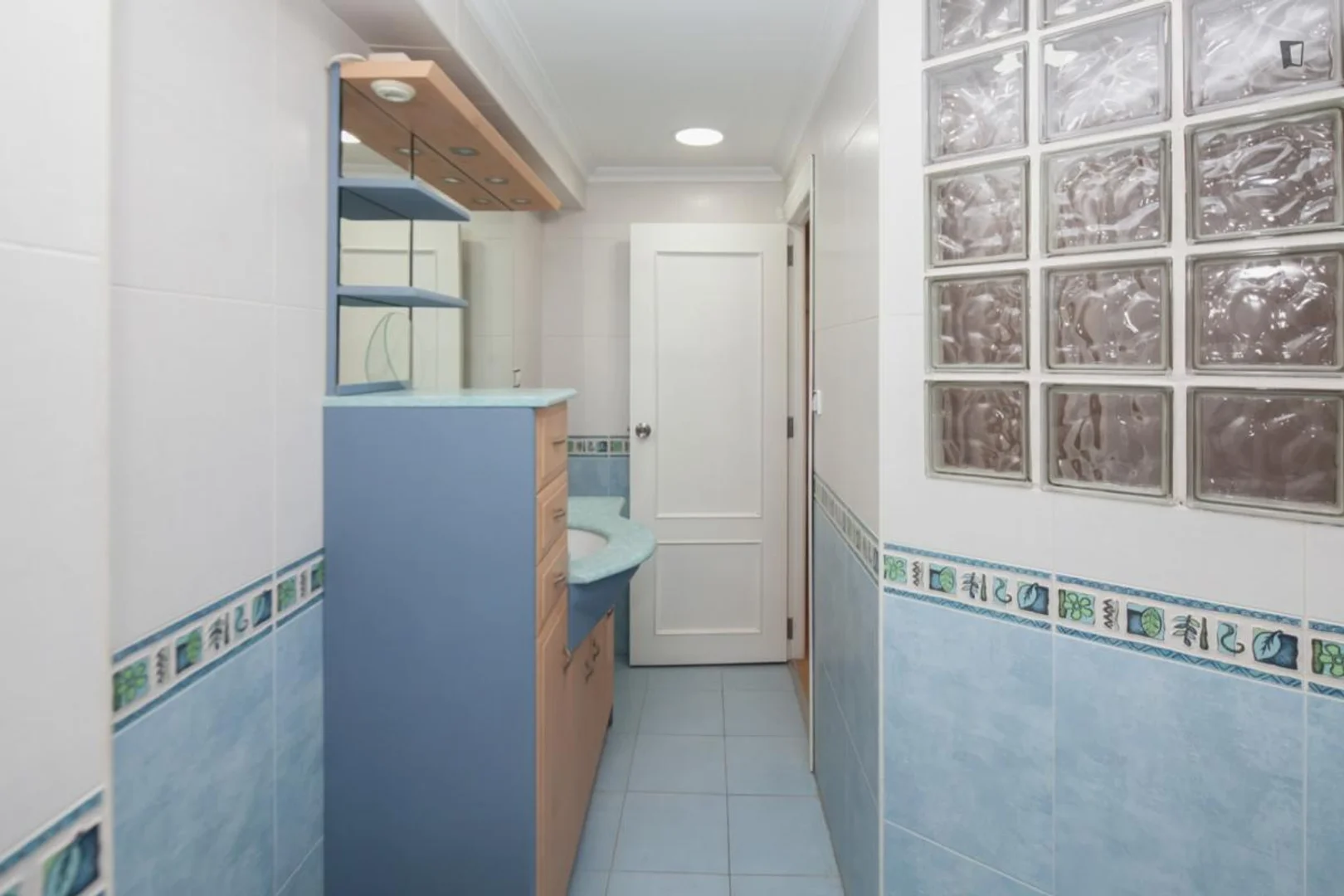 Habitación estudiantil amplia y cómoda en 