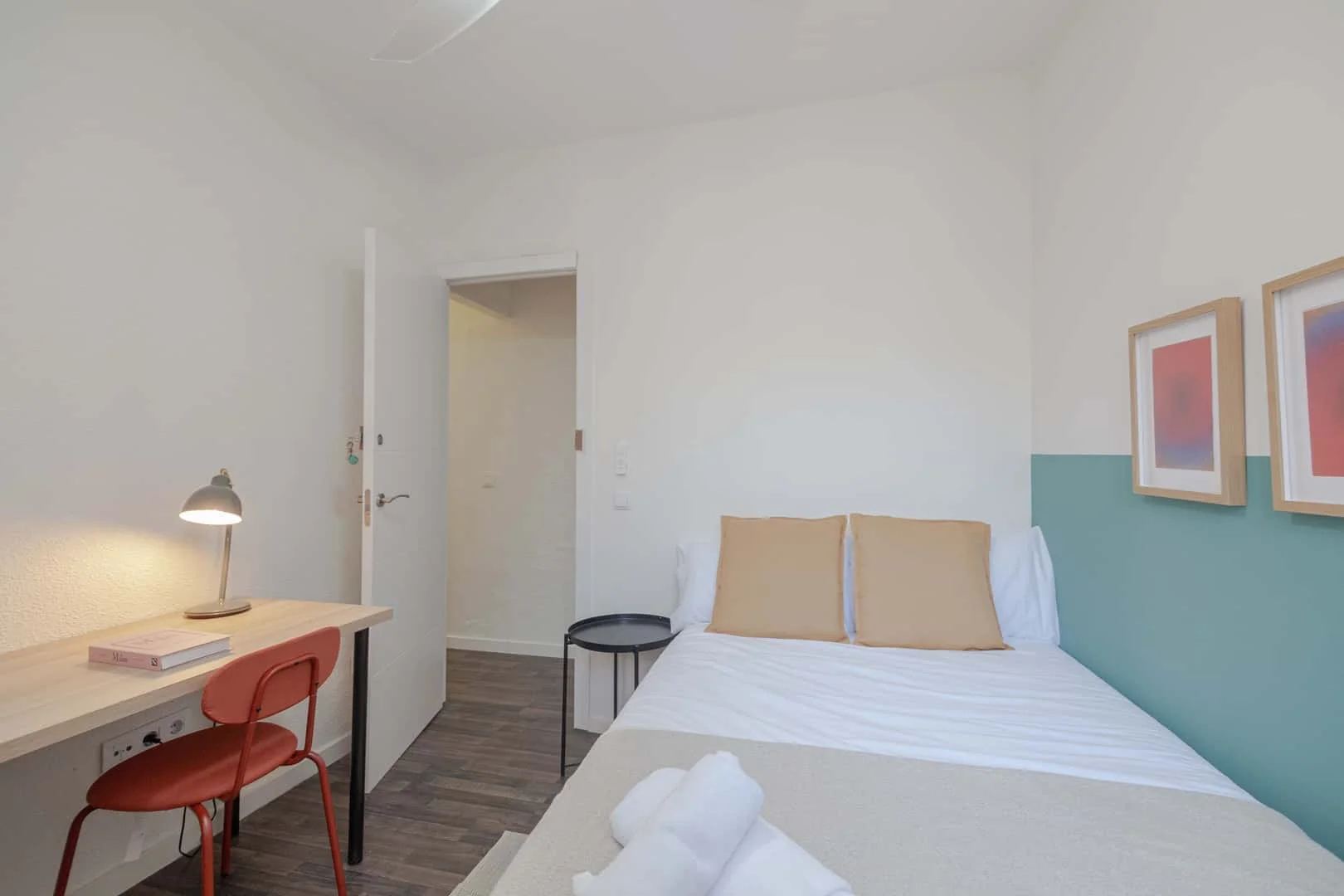 Habitación estudiantil amplia y cómoda en 
