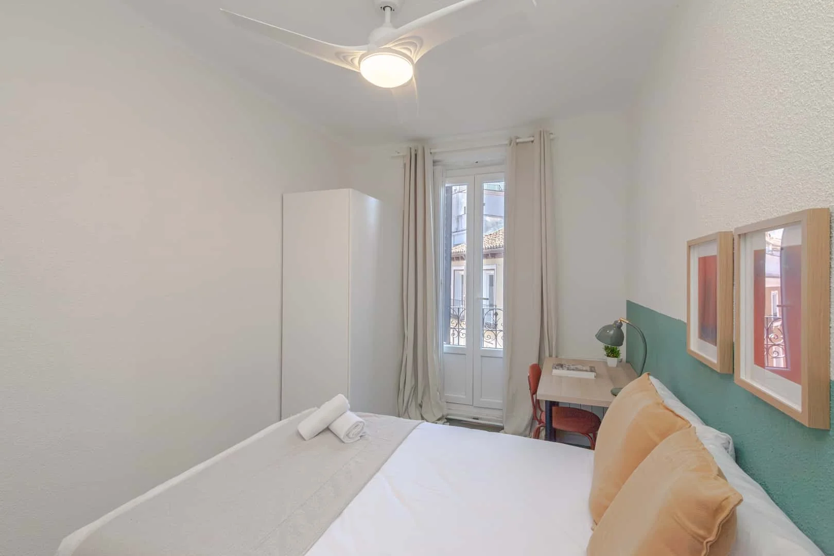Habitación estudiantil económica cerca del campus en 