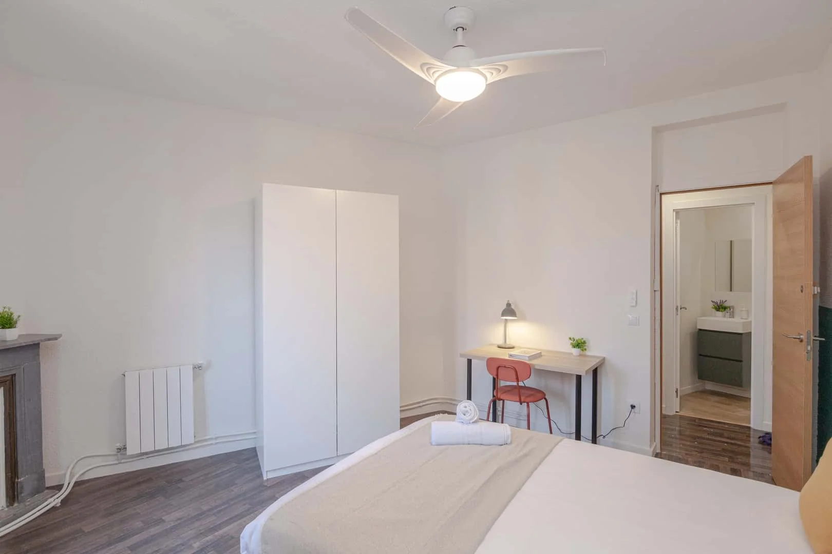Habitación en apartamento estudiantil en alquiler en , completamente amueblado