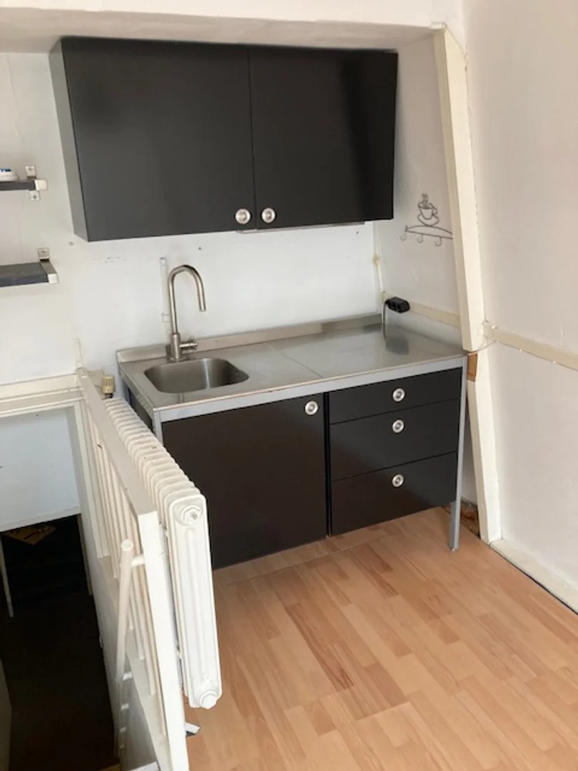 Bezahlbares Zimmer für Studenten mit ausreichender Beleuchtung in 