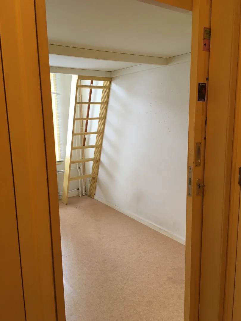 Bright and airy student room with easy university access in 