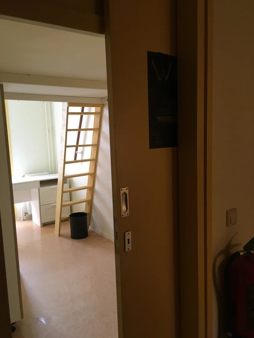 Student-friendly room in  with modern amenities