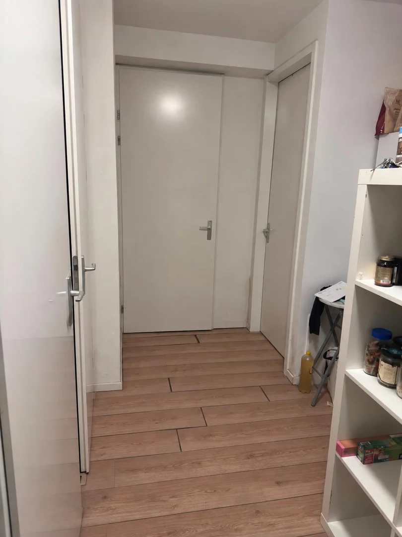 Zimmer in Studentenwohnung in  zu vermieten, voll möbliert