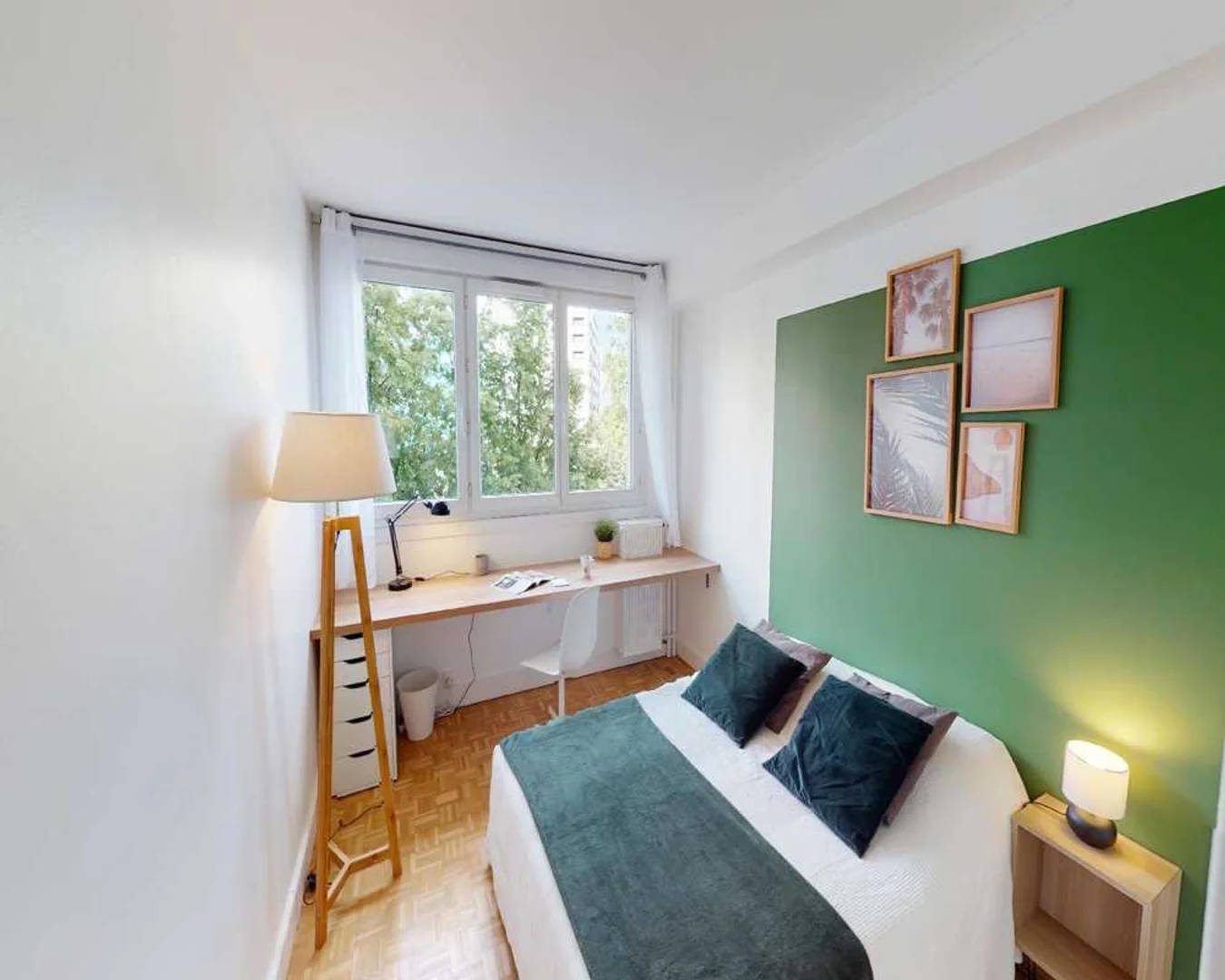 Bright and airy student room with easy university access in