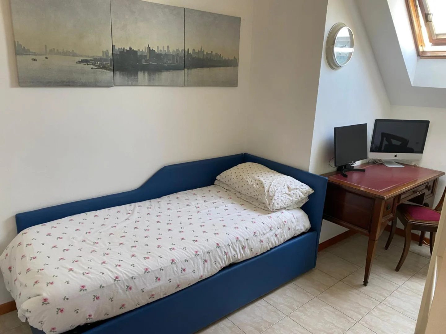 'de modern olanaklara sahip öğrenci dostu oda