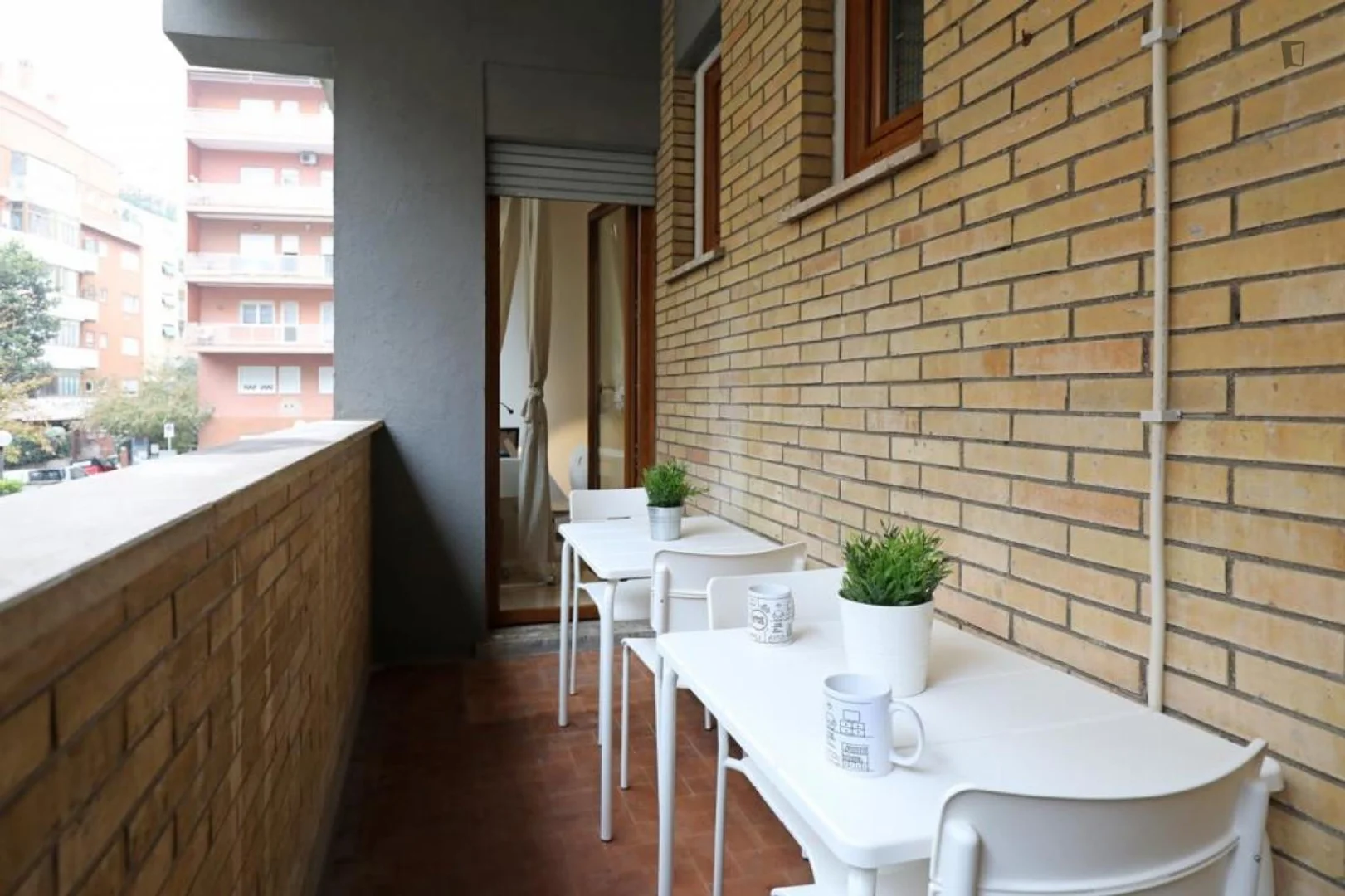 Economical student room with convenient location in 