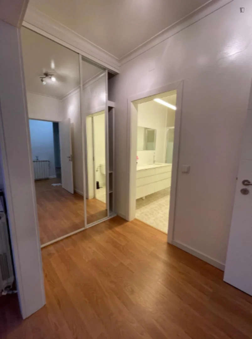 Habitación acogedora para estudiantes disponible en