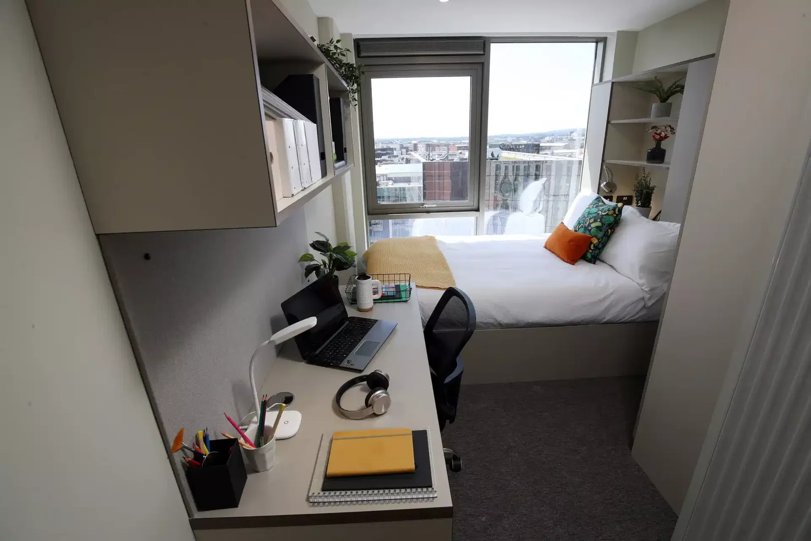 Student-friendly room in  with modern amenities