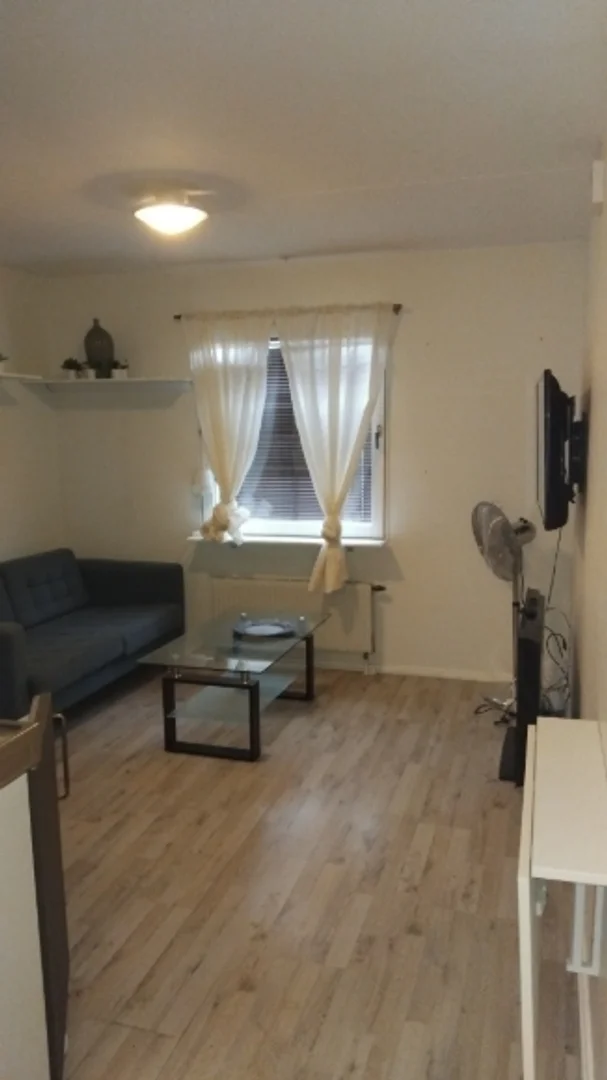 Economical student room with convenient location in 