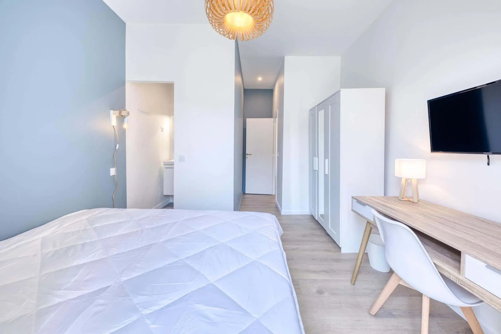 Cozy room for students available in 