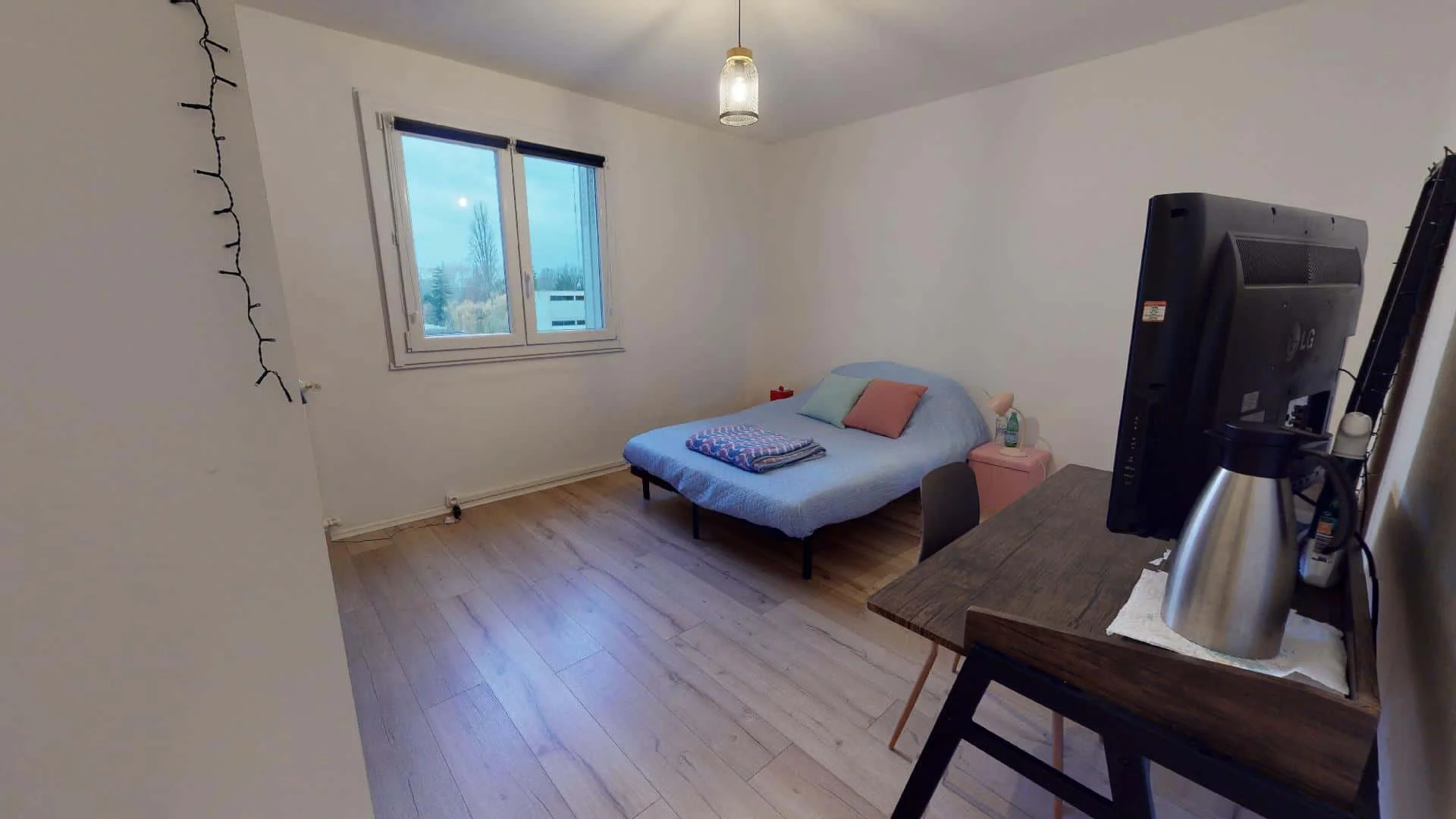 Habitación estudiantil amplia y cómoda en 