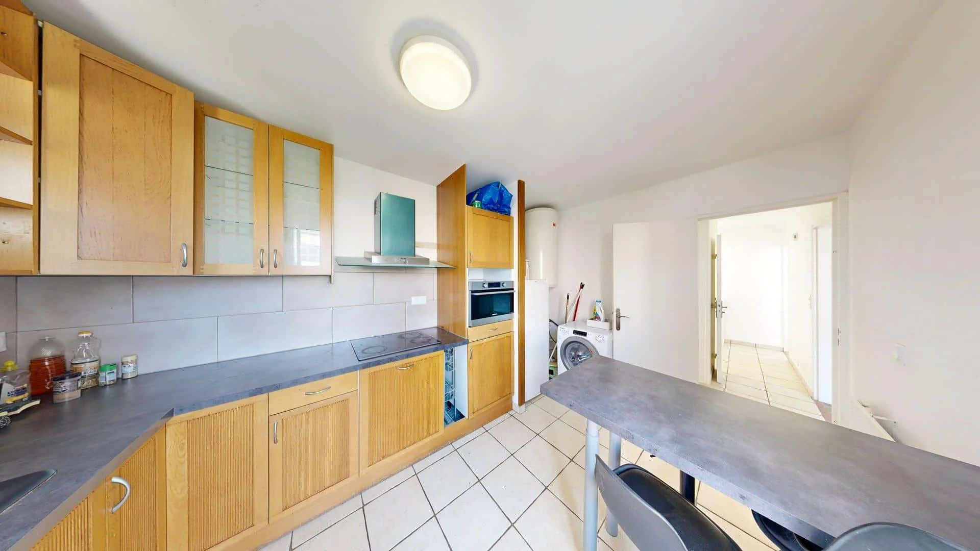 Habitación estudiantil amplia y cómoda en 