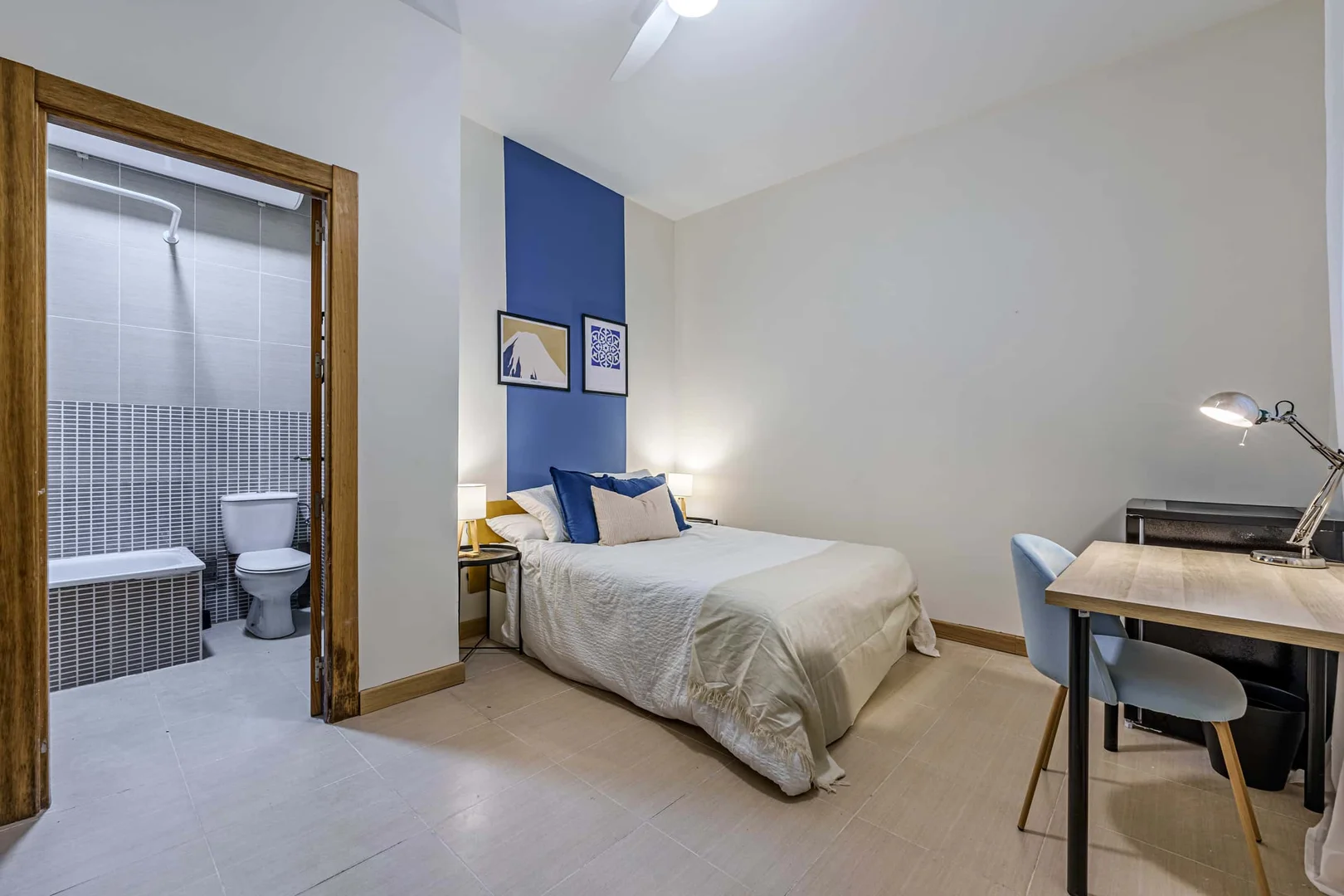 Habitación estudiantil luminosa y aireada con fácil acceso a la universidad en 