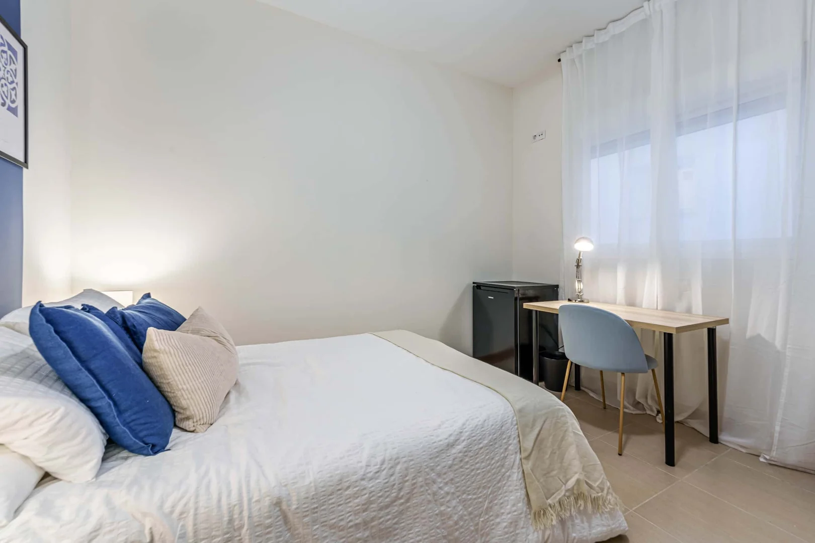 Habitación en apartamento estudiantil en alquiler en , completamente amueblado