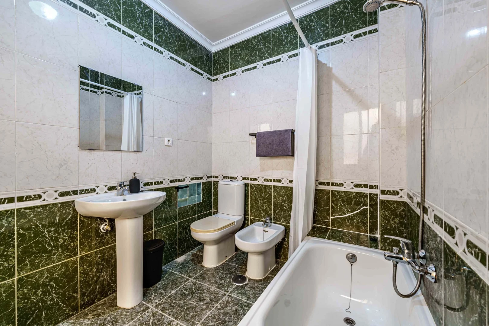 Habitación estudiantil económica con ubicación conveniente en 