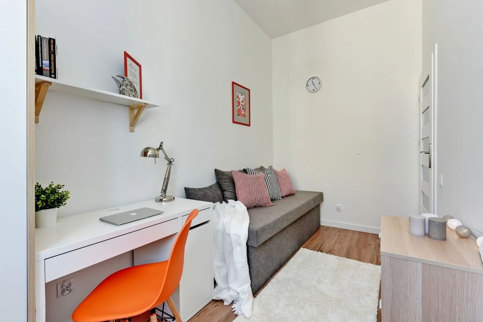 'de öğrenci dairesinde, tamamen mobilyalı kiralık oda