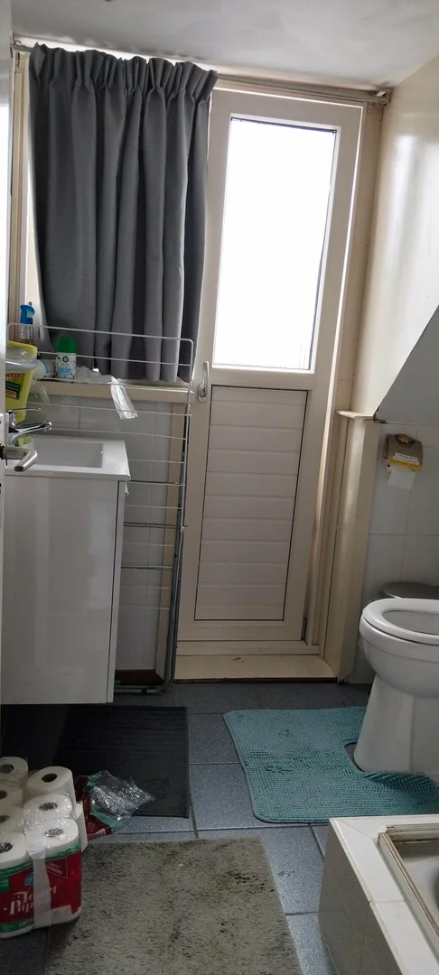 Student-friendly room in  with modern amenities