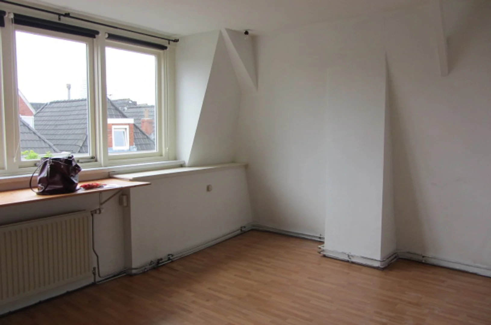 Zimmer in Studentenwohnung in  zu vermieten, voll möbliert