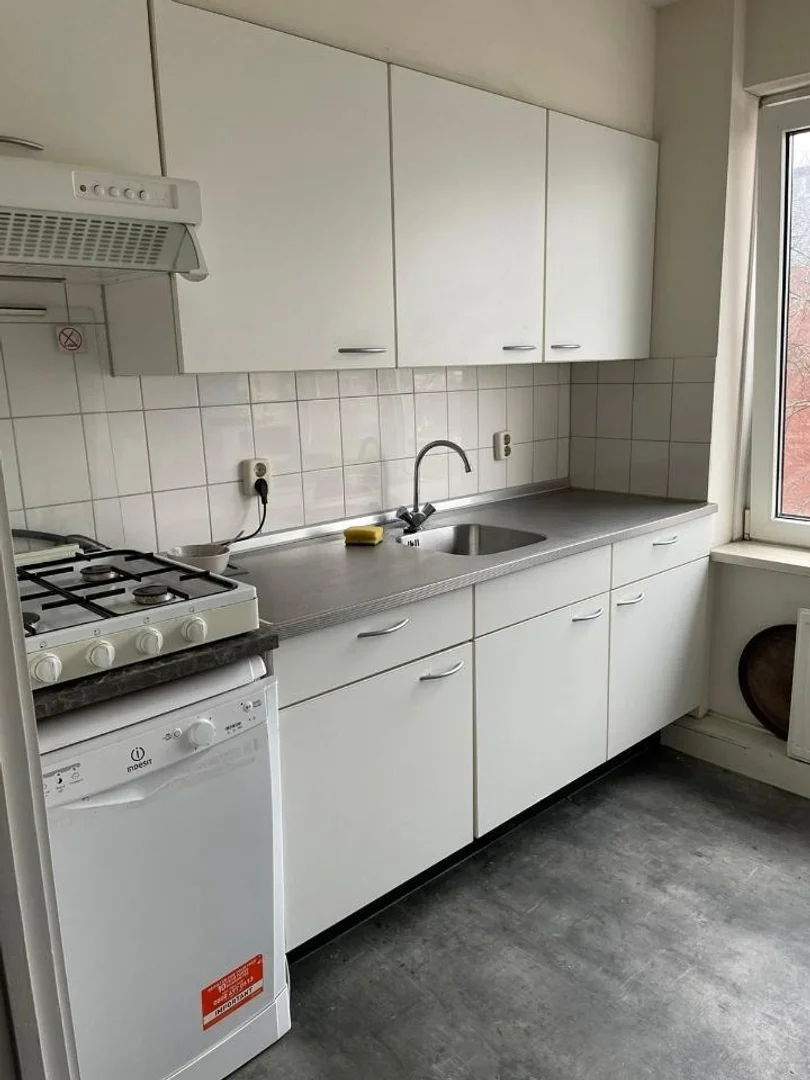 Comfortable and spacious student room in 