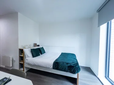 Quarto privado em 200 N Hanover St, Glasgow G4 0PY, United Kingdom                   , imagem 1 de 10