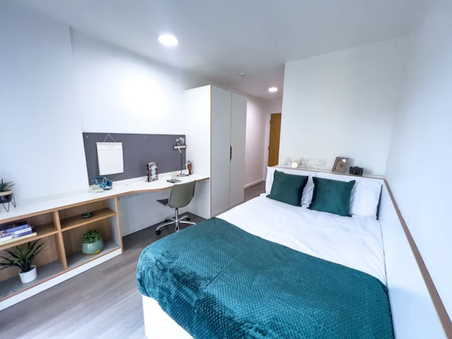 Quarto de estudante económico perto do campus em 