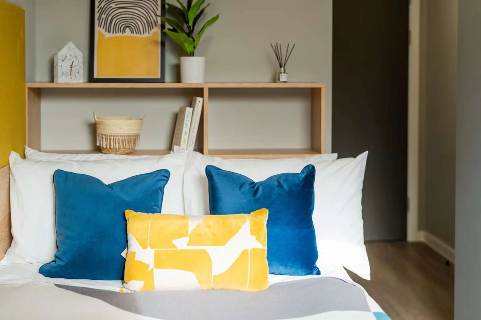 Quarto de estudante económico com localização conveniente em 